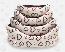 Carica l'immagine nel visualizzatore di Gallery, Cuccia ovale Cuoricini